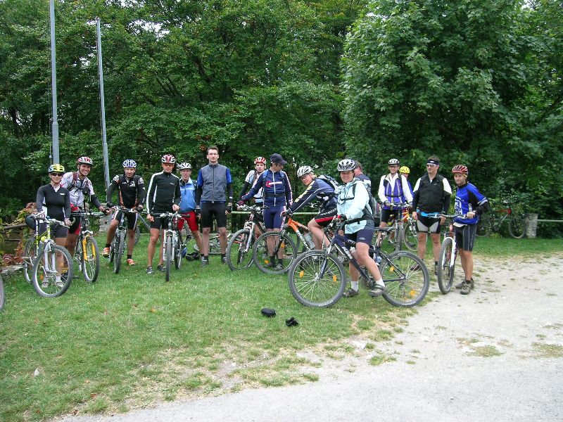 Harzberg 1.10.06-II 002-Gruppenfoto am Lindkogel.jpg